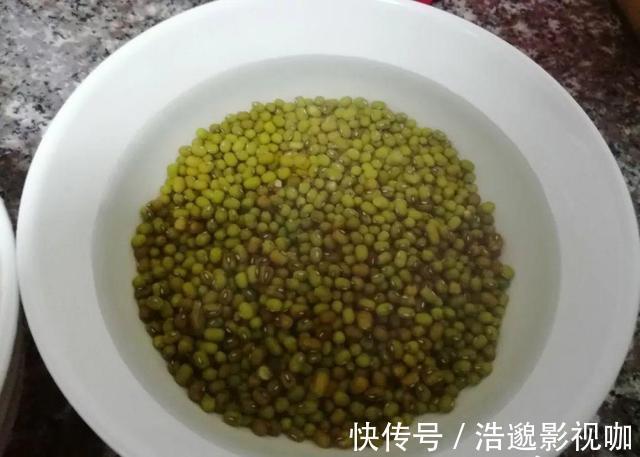 瓶子|想吃豆芽1个“雪碧瓶”就能做，只要花个豆子钱，7天冒出一桶