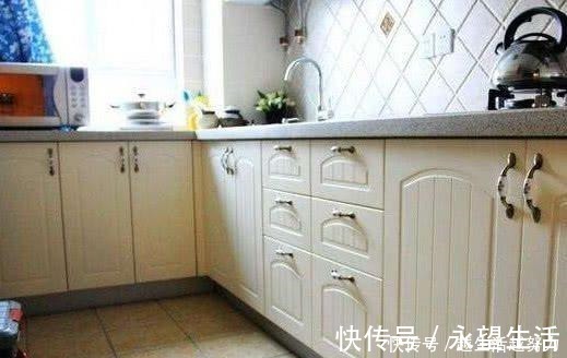 装修|装橱柜时记得要多装这个小东西，防潮又牢固，用20年也不怕坏！