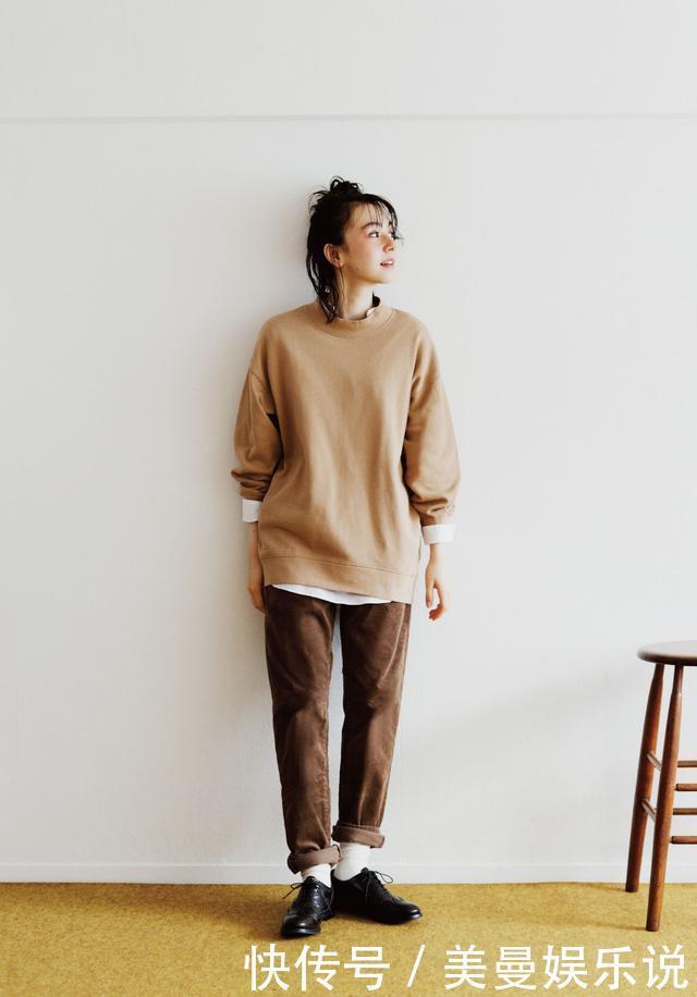 人手一件的经典款卫衣，打造不过时的单色系优雅造型
