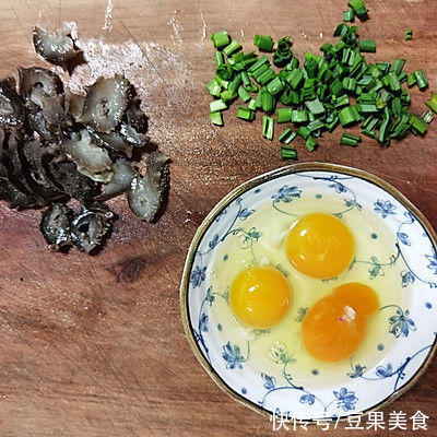青蒜叶|小白也能做的快手菜——海参炒鸡蛋