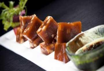 美食推荐:团年肘子、东西胶原美颜带鱼冻、桑拿龙虾制作方法