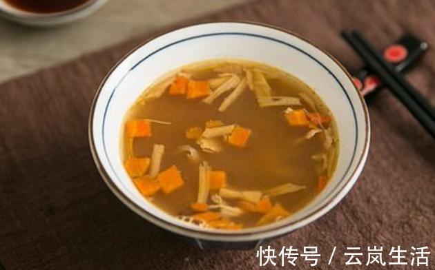 骨头汤|儿科医生这3种汤别给孩子喝了,不仅不长个还伤脾胃,父母谨记