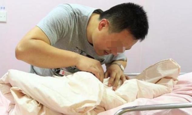 二胎政策|52岁产妇生出“三胞胎”,看到娃后却崩溃大哭,医生有点尴尬