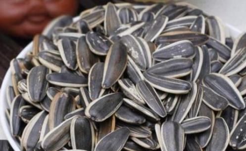 专家再三劝阻:3种食物堪比“慢性毒”,吃多当心进医院!