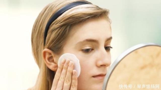 脸部|洗脸后,直接用手拍打爽肤水?怪不得皮肤差!这样做才是正确的