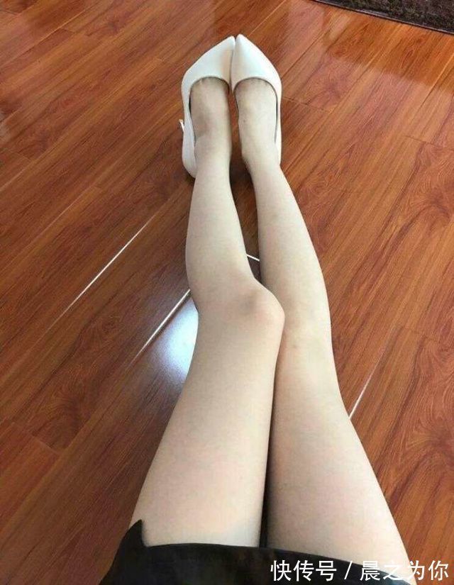 ner 唯美迷人的尖头细跟高跟鞋配上丝袜,优雅又时尚,美丽怡人