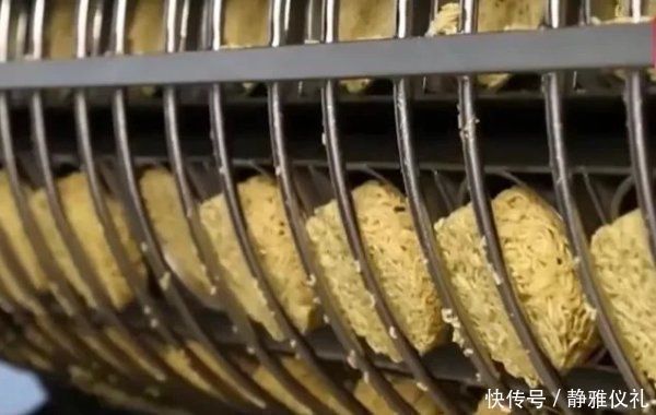 泡面真的不干净吗?康师傅公开生产车间,网友:比我家厨房还干净