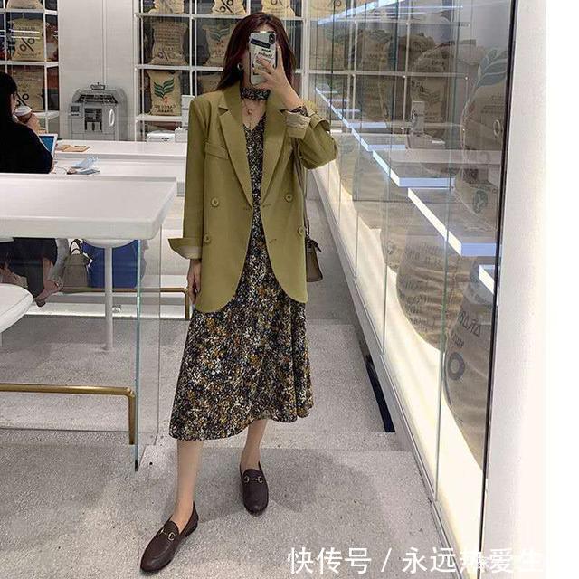 今年很流行的连衣裙,适合30一50岁,穿起来超美更有档次