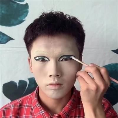 美妆博主仿妆“我爱罗”,开始不要侮辱我的男神,看到最后超越原版