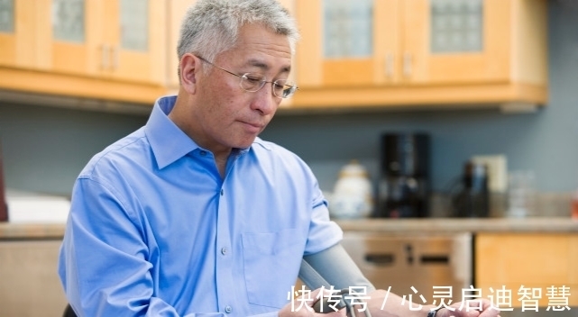 水果|西柚是高血压的“发物”?提醒:想避免血压升高,3种水果要少吃