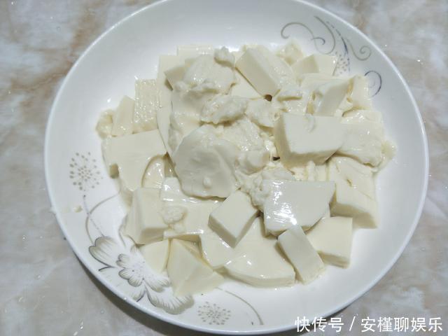 做好|皮蛋豆腐,想要做出饭店的味道,做好3个步骤,嫩滑入味超好吃