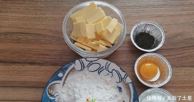  吃红茶的方法不同，加面粉做成红茶糕点，香不腻，酥去渣