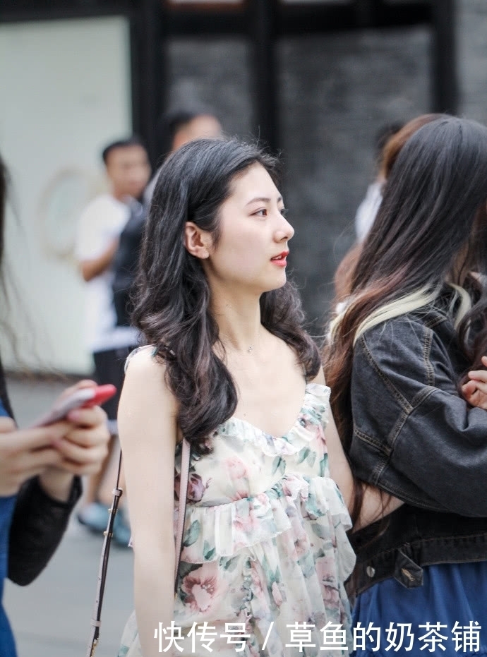 凹凸|街拍:长腿清凉时尚的妹子,凹凸曼妙,低调大气简约时尚!