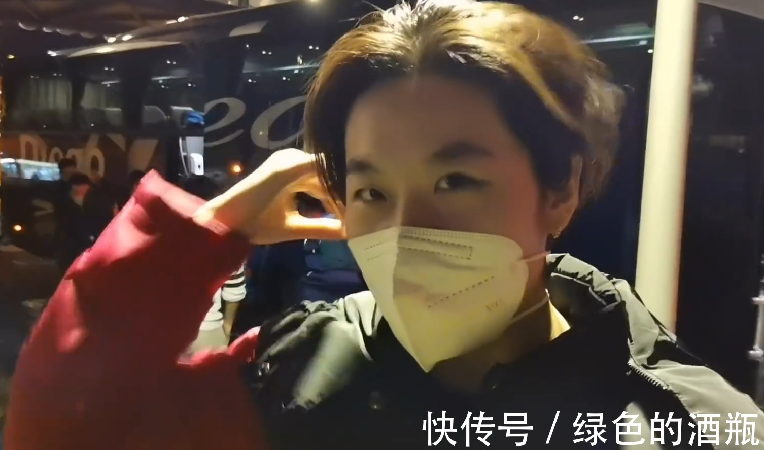 全隊(duì)|國羽耗時(shí)43小時(shí)抵達(dá)賽場(chǎng)，世錦賽沖金倒計(jì)時(shí)，賈一凡自嘲油頭滿面