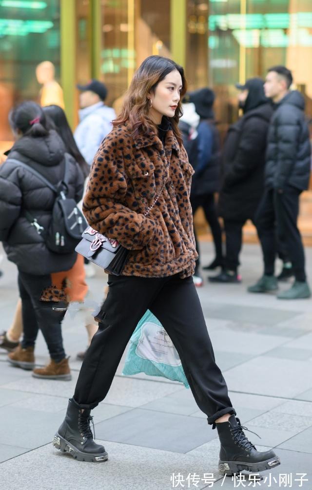 美女 休闲装散发着不一样的气质,优雅大气显端庄婉约的优雅