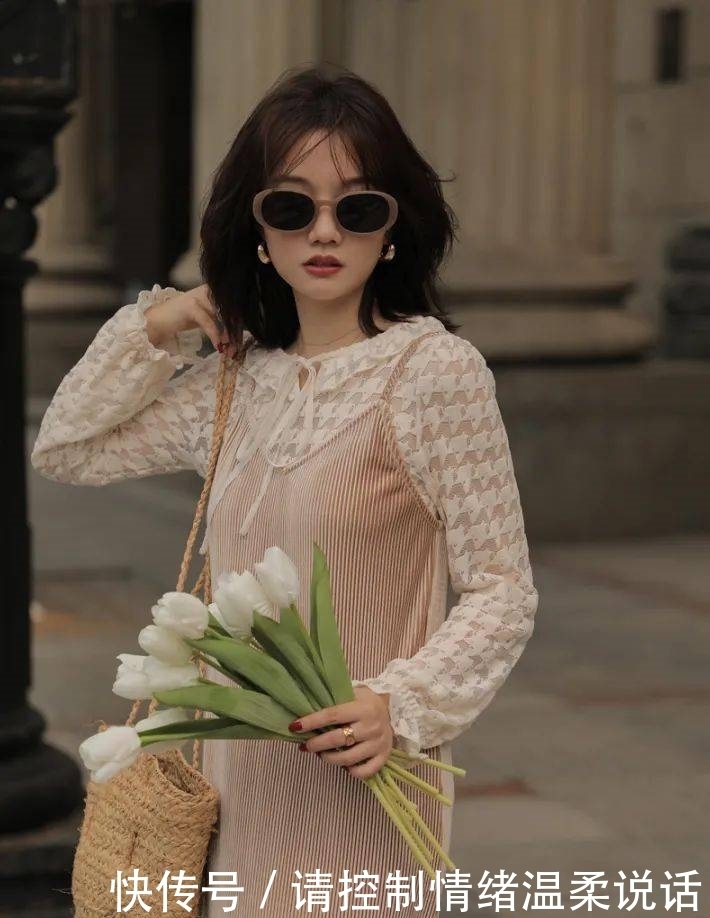 2021年第一套绝美气质穿搭:丝绒裙+毛衣!!!