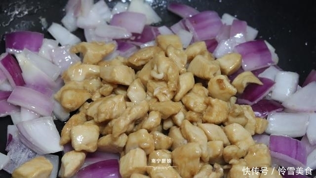 洋葱和鸡肉搭配这样做,特别开胃下饭,吃过一次的人还想吃第二次