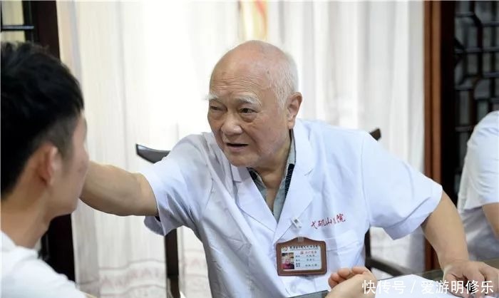 大医夫妻把百年中医秘方献给国家:一个人医术再好,能治多少人?