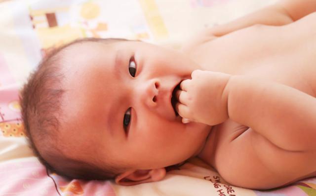 宝妈|宝宝的手指藏着“聪明密码”,聪明宝爸宝妈早都在悄悄使劲···