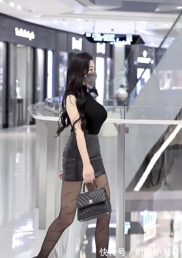 都市女郎|黑皮裙搭上尖嘴高跟,简单中散发高级感