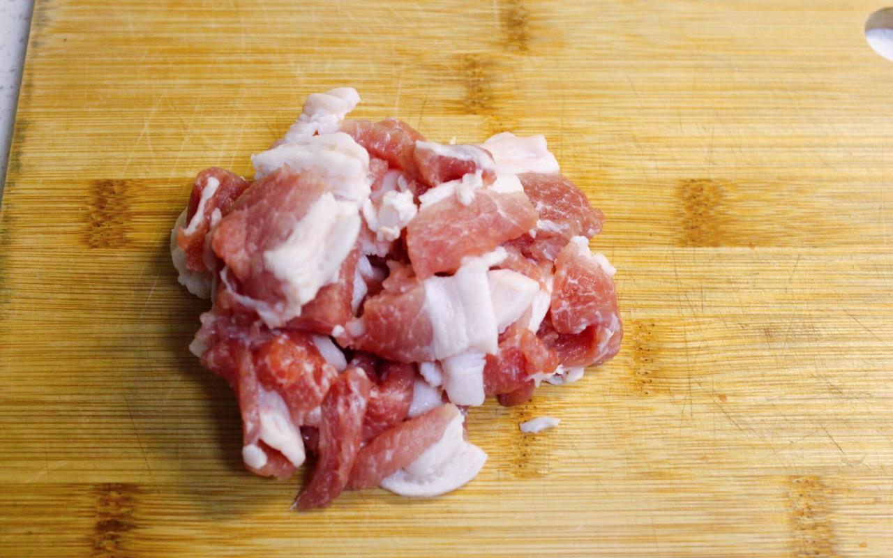 这样做出来的炒肉味道一级棒,一点也不输于饭店,又辣又开胃