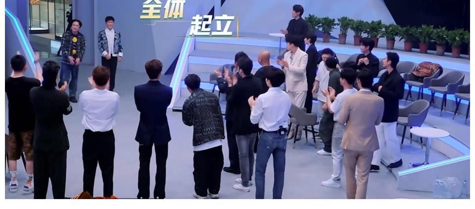 《追光吧》开播,4大改变去油成功,初舞台诚意满满,3大黑马惊艳全场