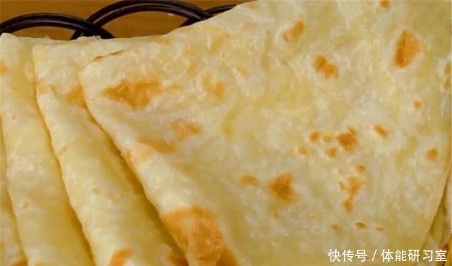 烙饼时,直接烙是大错特错!多做1步,饼柔软起层不发硬,特好吃