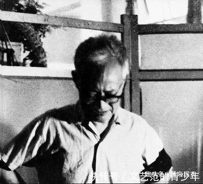 中国文学&巴金守护亡妻骨灰三十三年,愿它嵌入自己的身体、生命和灵魂