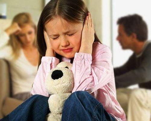 妈妈|5岁女儿因妈妈不给她买气球,大喊你去死,母亲一番话让孩子道歉