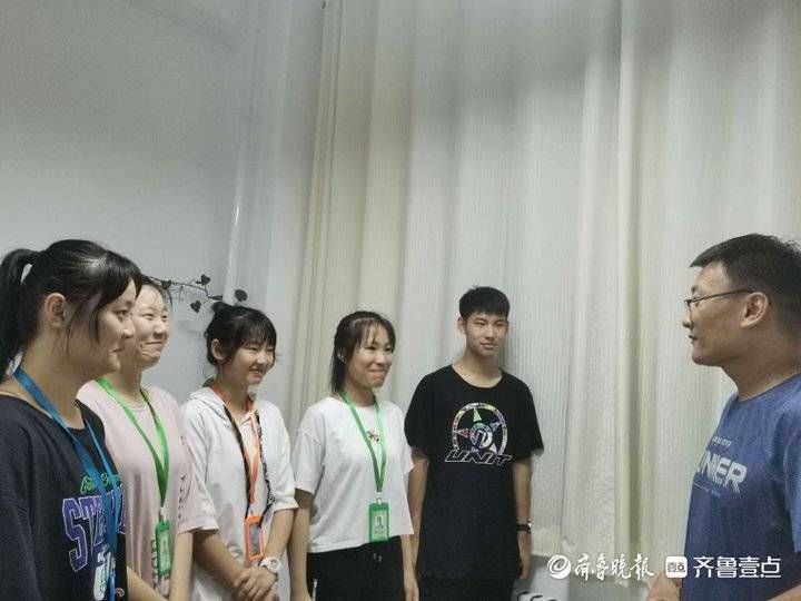 韩克强|烟台这位老师有套＂班主任兵法＂，善用天时地利人和激励学生成长