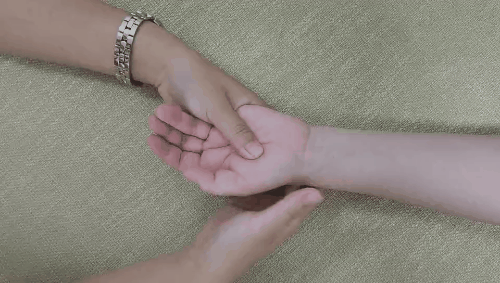 家长|怎样判断孩子是不是积食了?教你2招轻松搞定,孩子吃饭香身体壮