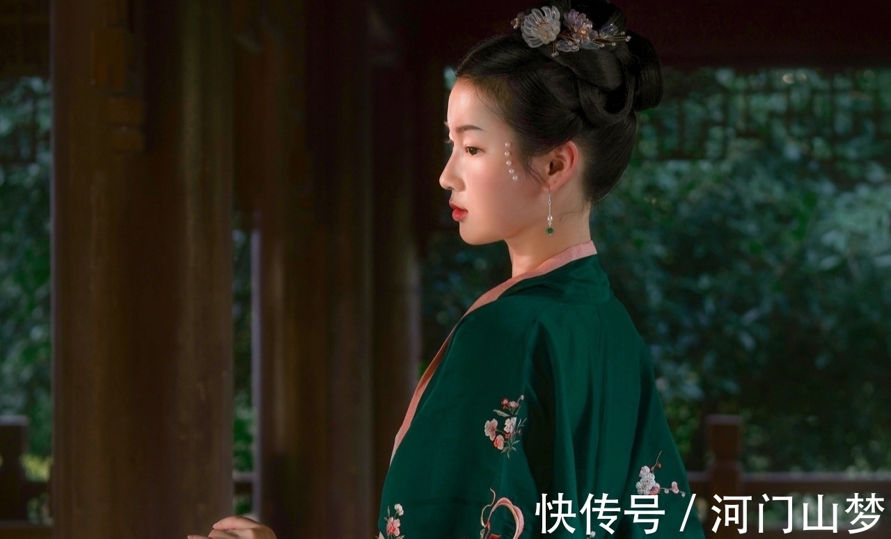 伴子#中秋吟·七绝:今宵拂去关山月,酬谢长风伴子归