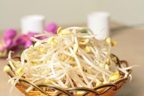 医生建议：养肝的人，这两种蔬菜尽量少吃或不吃，你做对了吗？