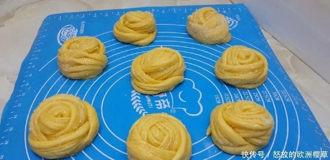 面包这样做才好吃,加4个鸡蛋,比蛋糕简单好吃,没烤箱也能成功