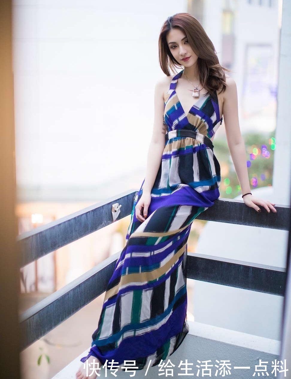 时尚|时尚的露肩开背连衣裙舒适体贴,做温柔女人