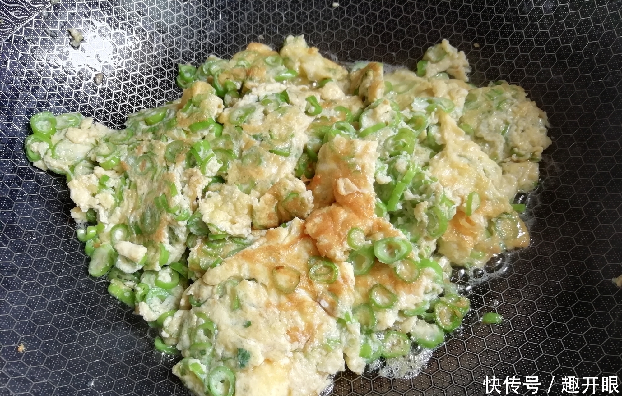 夏天要多吃这碱性蔬菜，清脂又刮油，1周吃3次，腰围细皮肤好