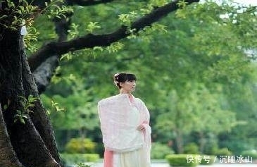 十五首描写小草的古诗词,为君闲暇助兴,茶余饭后解闷