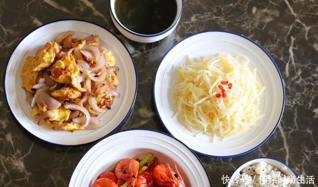 晒晒我家宝爸做的午餐,三菜一汤30分钟搞定,网友精致又美味