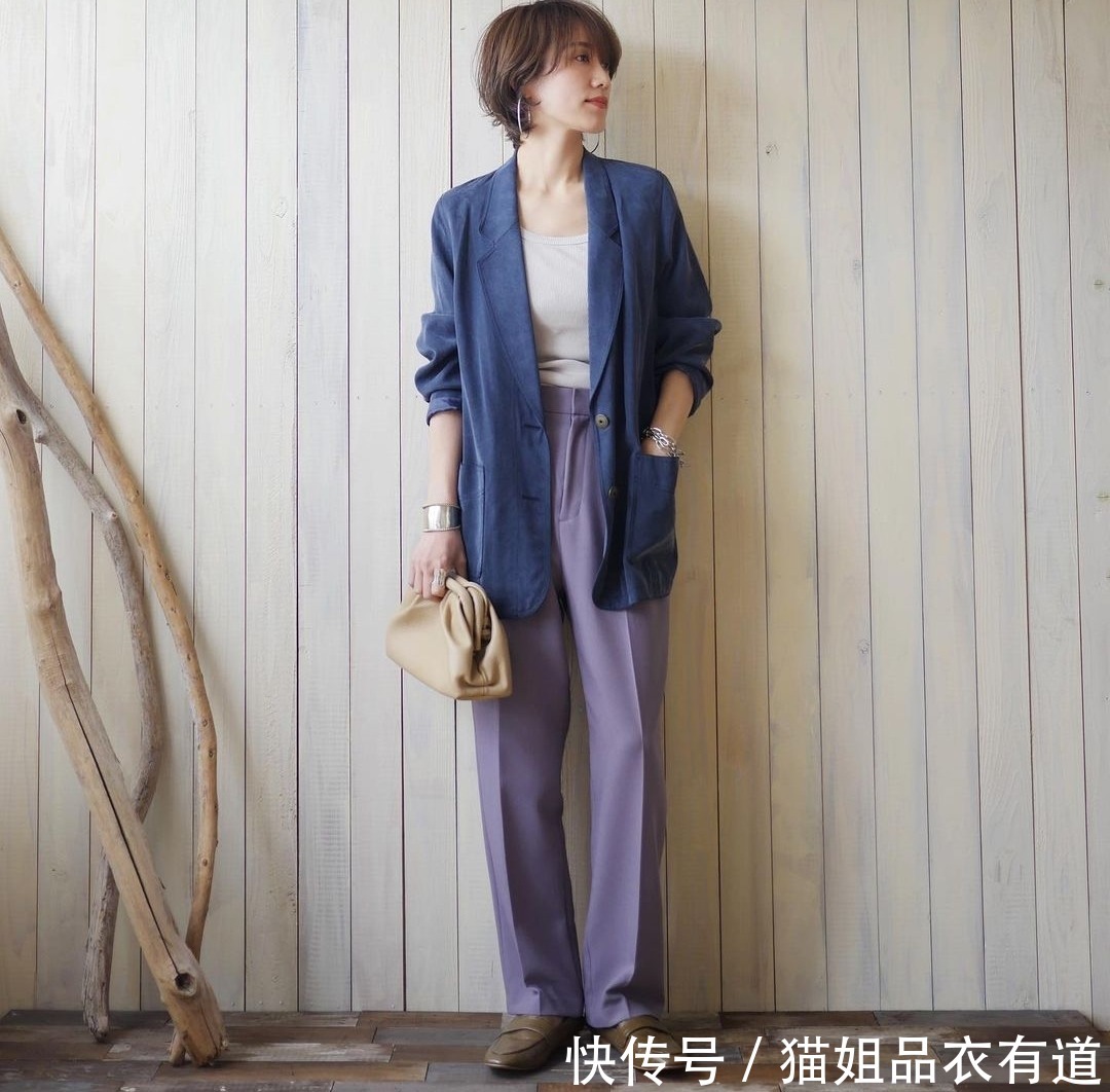 西装太枯燥？吊带穿不出去？试试“西装+吊带”叠穿，谁穿谁爱