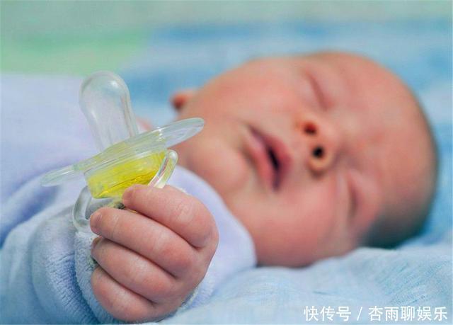 孩子|孩子晚上入睡后总“满床打滚”弄懂这些原因，让宝宝睡得更安稳