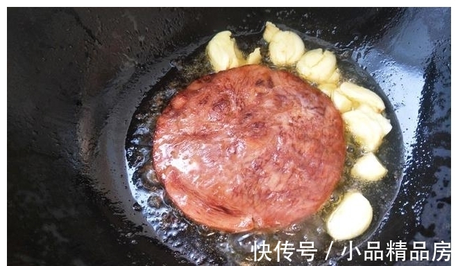 饭店|煎牛排时,教你正确做法,牛排香嫩入味,不比去饭店买的差