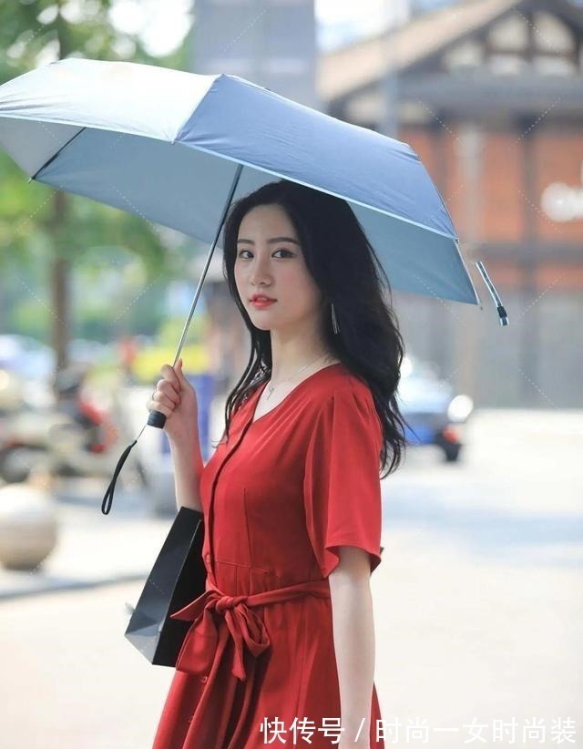 春天里 打底裤有独特的风格和气质,展现女神风范!