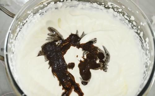  蛋白|入冬必备的甜点！焦糖饼干咖啡奶油蛋糕，爱上这香浓的美味