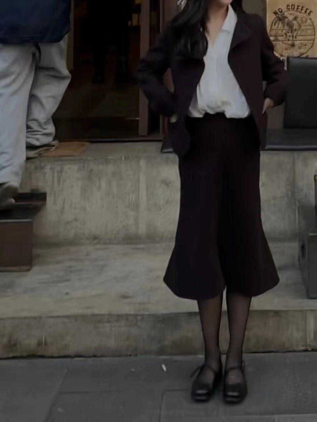 上身|还在为选下装而发愁吗?别愁了!用裙装配黑丝,上身效果美翻了