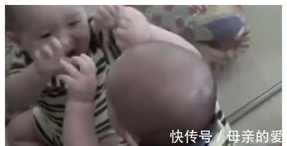 妈妈|宝宝看见镜子,因为好奇接下来的宝宝反应,宝妈被逗得哭笑不得