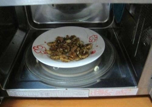 玉米油|核桃别只会生吃,换种做法10分钟出炉,酥脆可口!一周3次吃不腻