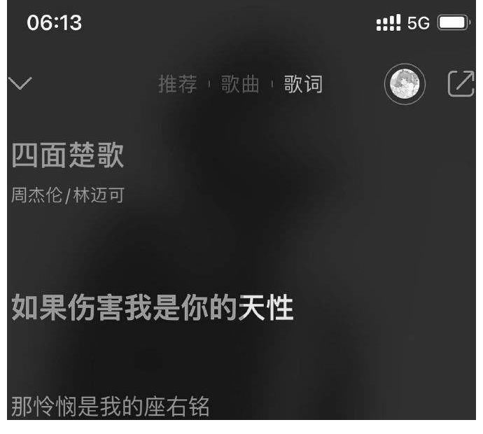 救护车|张哲瀚晒出抽血输液照,此前被拍到在录制节目时被救护车接走