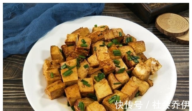 懒人快手菜|没想到豆腐这么好吃,只用1种调味品,简单易做,吃一口就上瘾