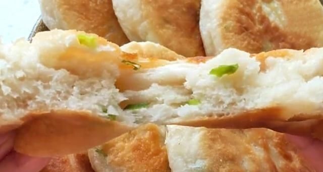 妈妈这样烙饼，不用揉面，筷子一搅，蓬松又暄软，比面包松软