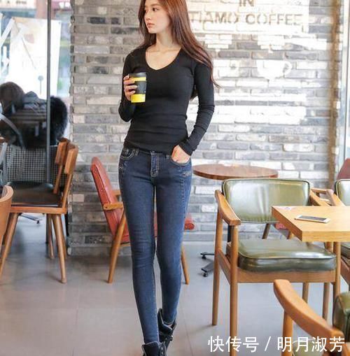 小蛮腰|美女穿上牛仔裤!不仅显气质而且更能展现身材,年轻时尚又减龄